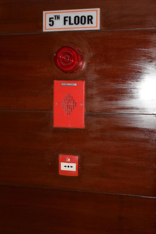 Country & By Radisson Hotel